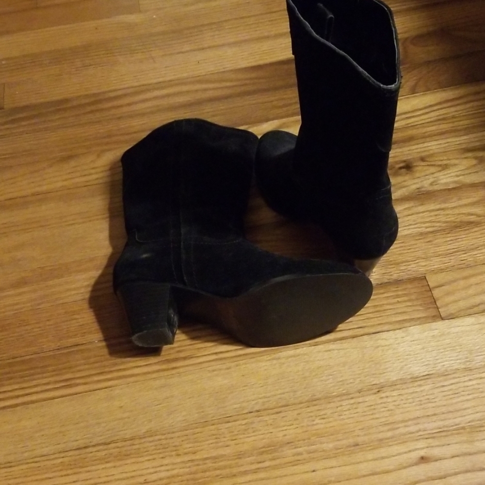 Boots - Picture 3 of 4